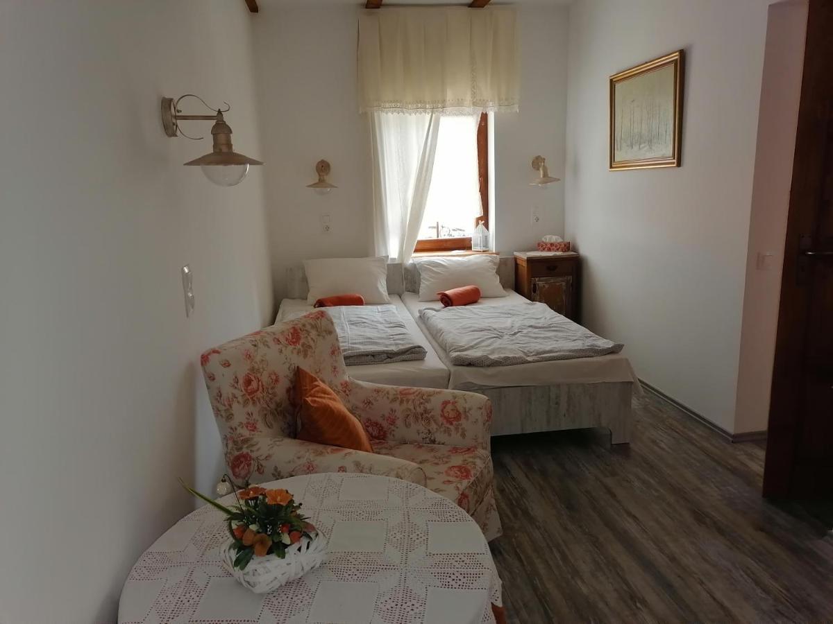 Mives Vendeghaz Hotel Pogány Екстериор снимка