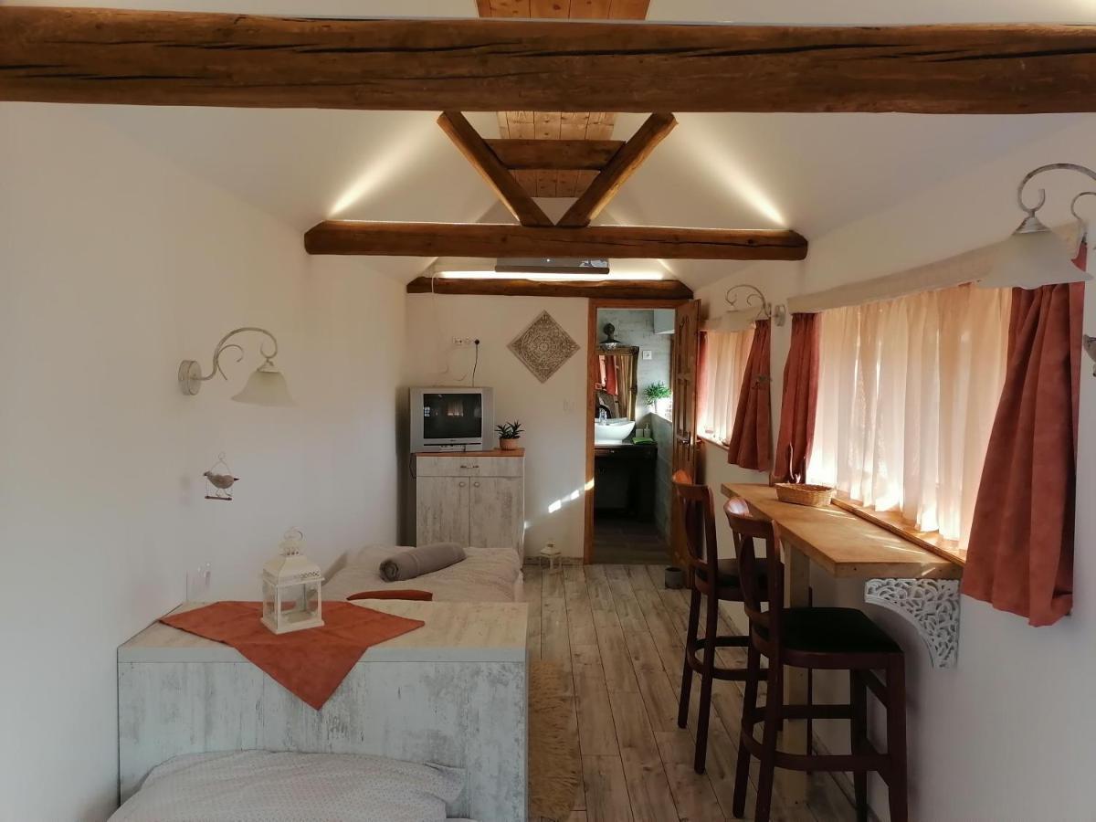 Mives Vendeghaz Hotel Pogány Екстериор снимка