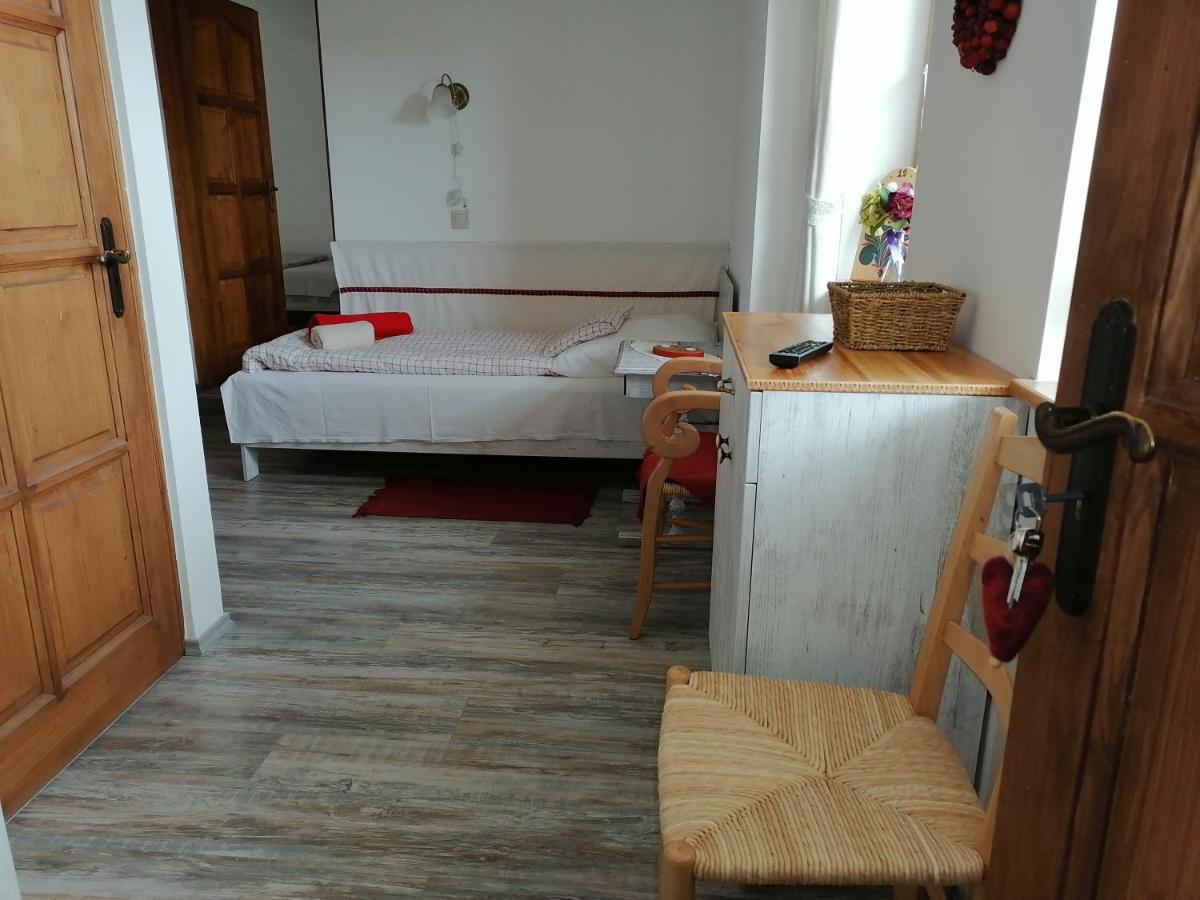 Mives Vendeghaz Hotel Pogány Екстериор снимка