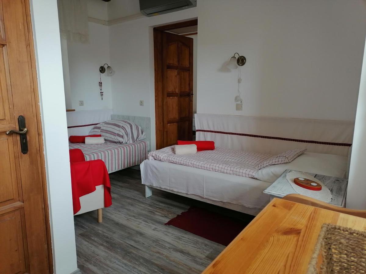 Mives Vendeghaz Hotel Pogány Екстериор снимка