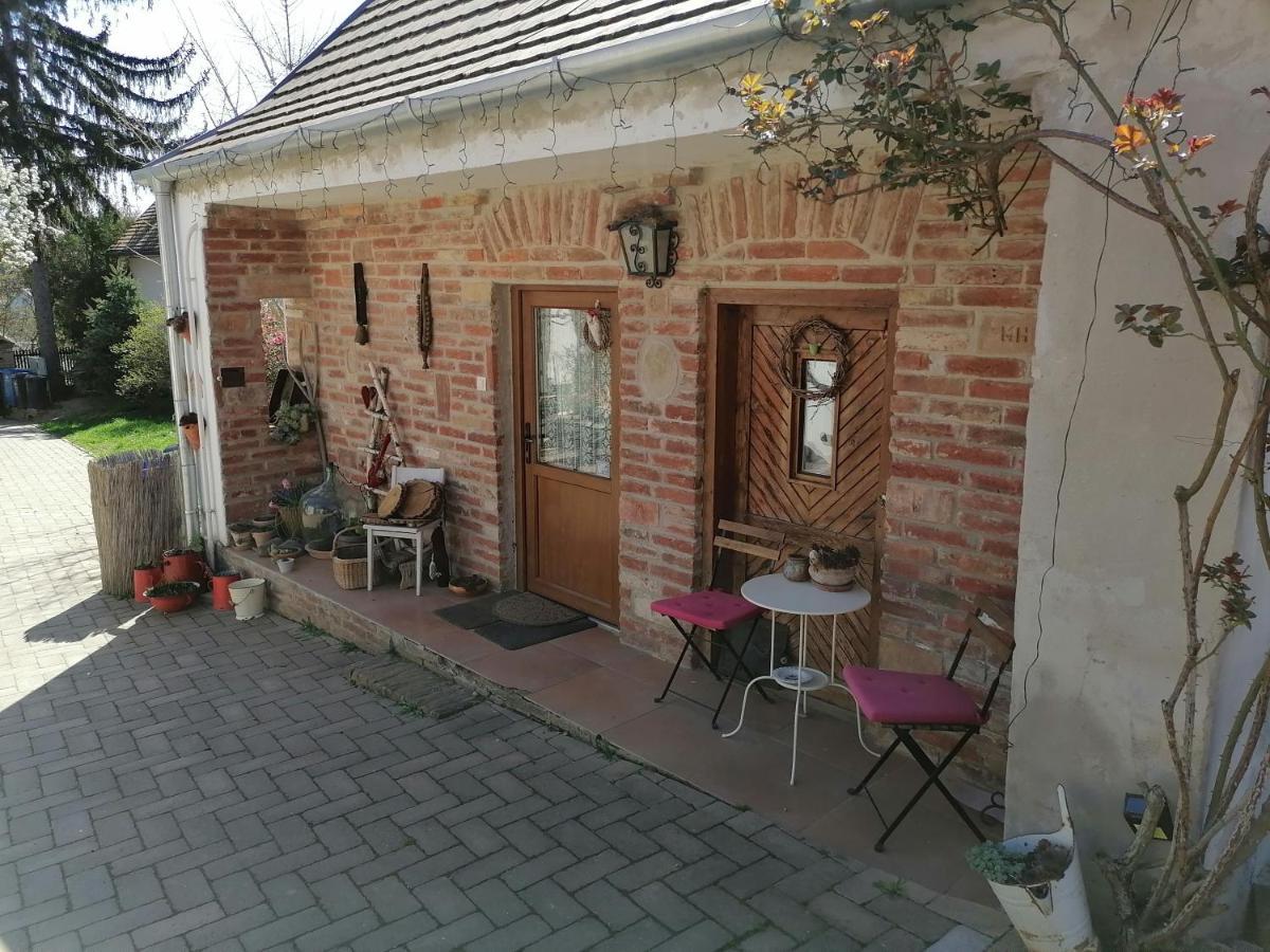 Mives Vendeghaz Hotel Pogány Екстериор снимка