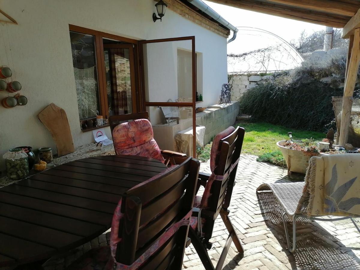 Mives Vendeghaz Hotel Pogány Екстериор снимка
